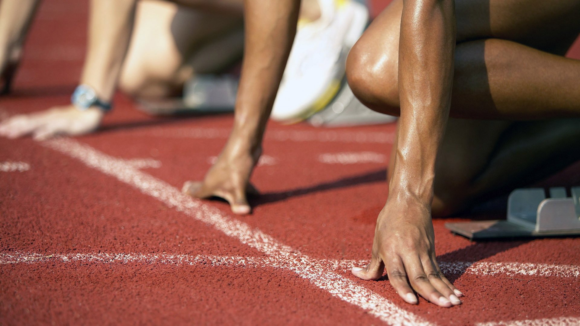 中国足球职业联赛举办新型线上赛事活动，中国实行足球职业联赛