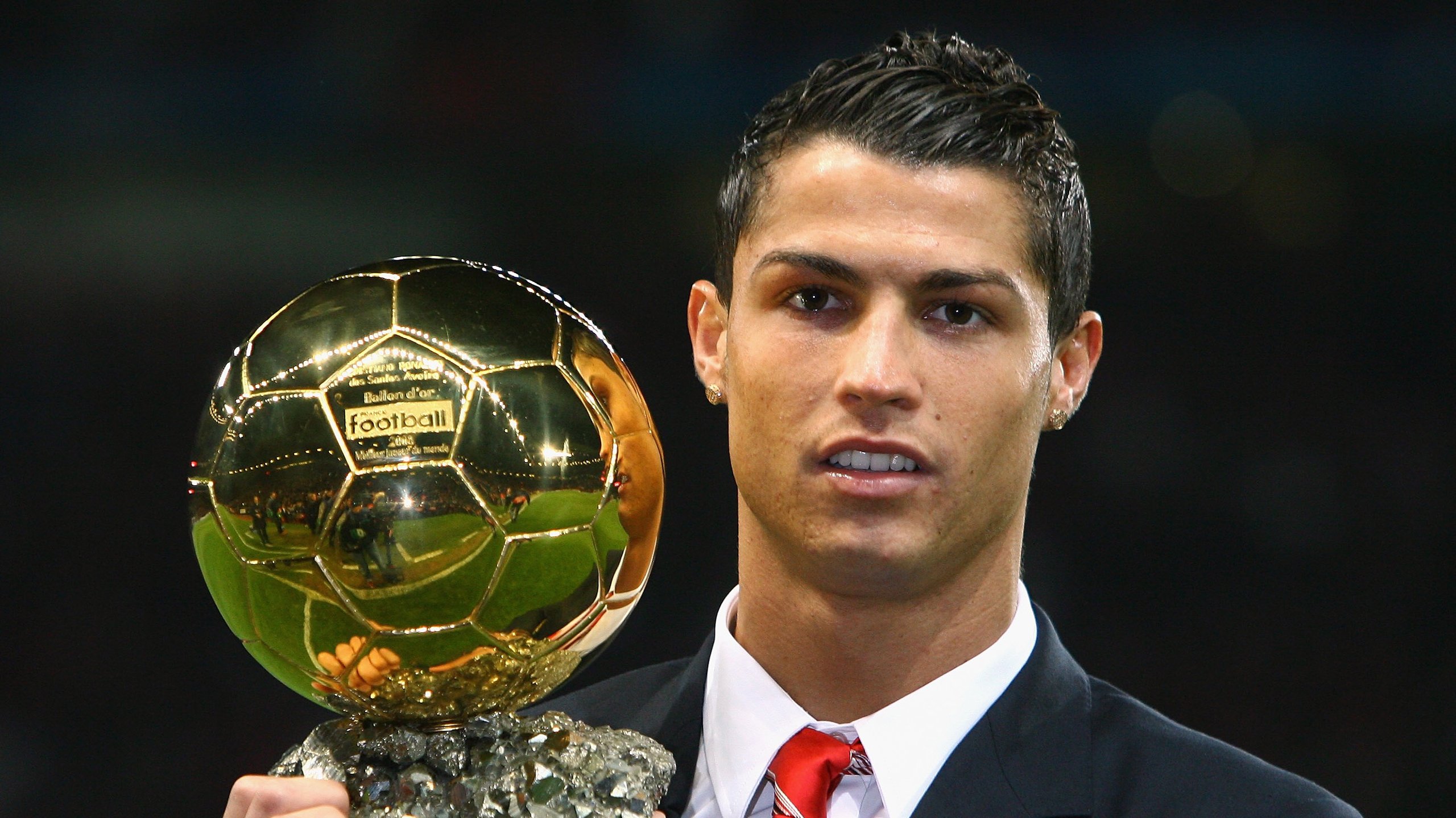 媒体采访老将讲述职业生涯经历激励年轻球员坚持初心，球星采访视频