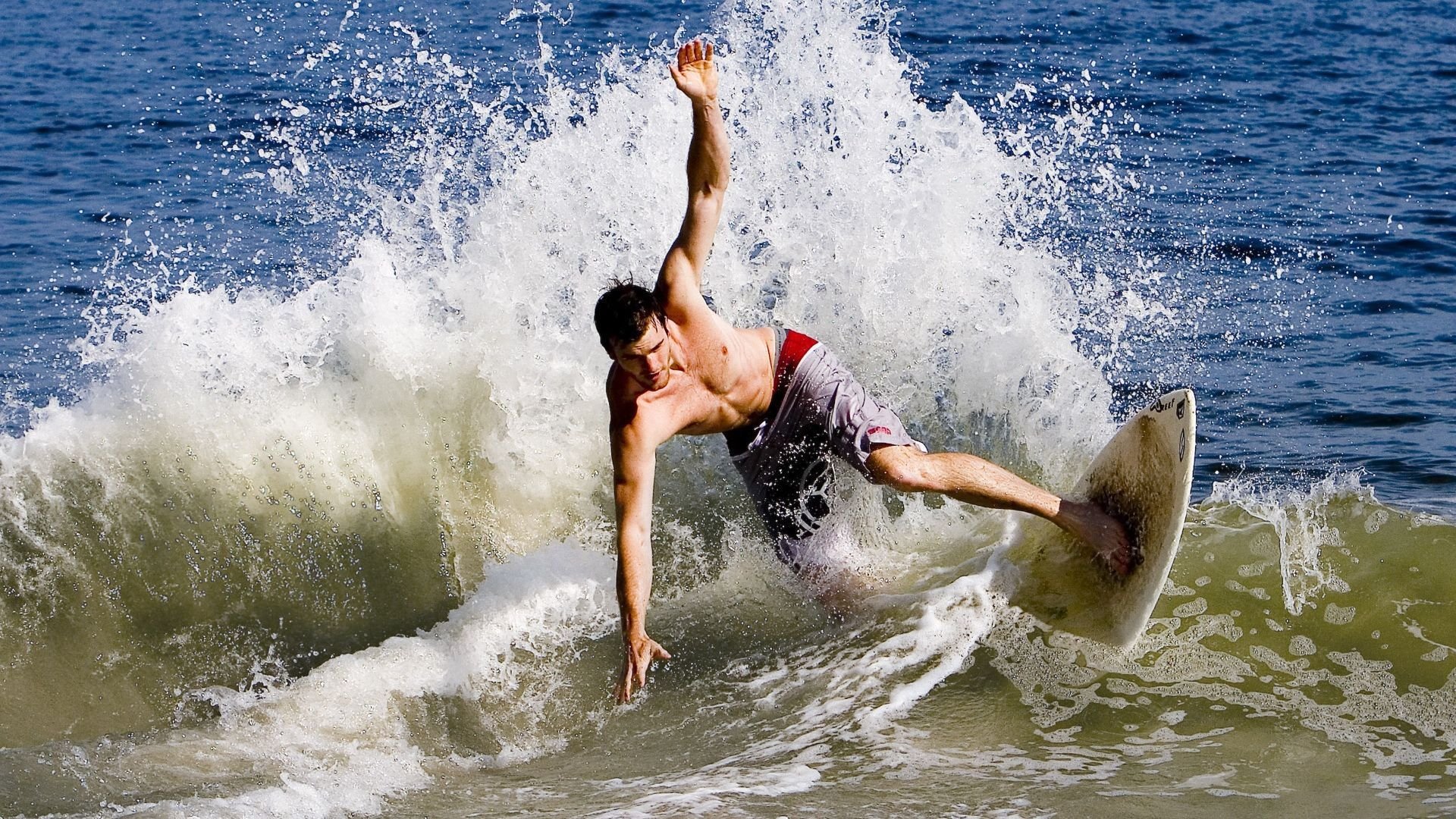 绿色科技驱动足球赛事，节能照明和环境监测系统逐步普及